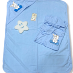 Juego de baño con bordados para bebé, bata, toalla y esponja