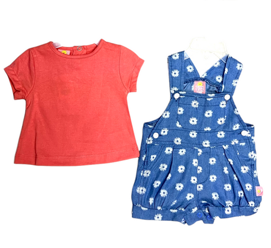 Jumper o short tipo overol de mezclilla con estampado de flores