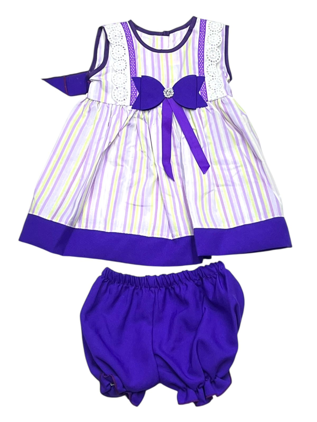 VESTIDO SIN MANGAS ESTAMPADO RAYAS CON MOÑO EN CINTURA INCLUYE CALZÓN