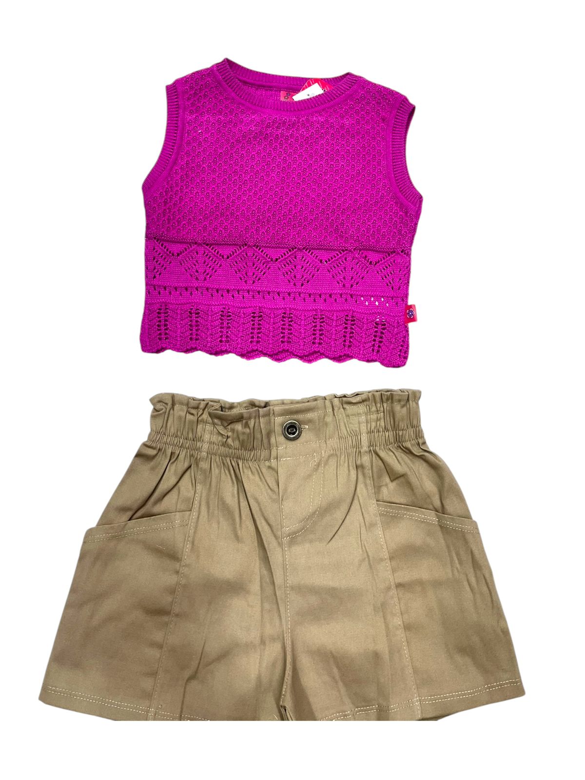 CONJUNTO 2P PARA NIÑAS CON BLUSA TEJIDA SIN MANGAS Y SHORT CON BOLSAS