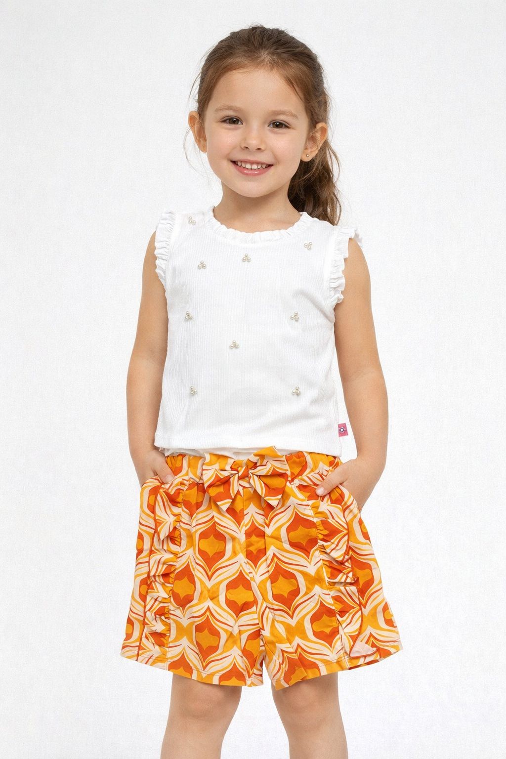 CONJ 2P BLUSA SIN MANGAS DETALLES DE PERLAS Y SHORT ESTAMPADO Y MOÑO