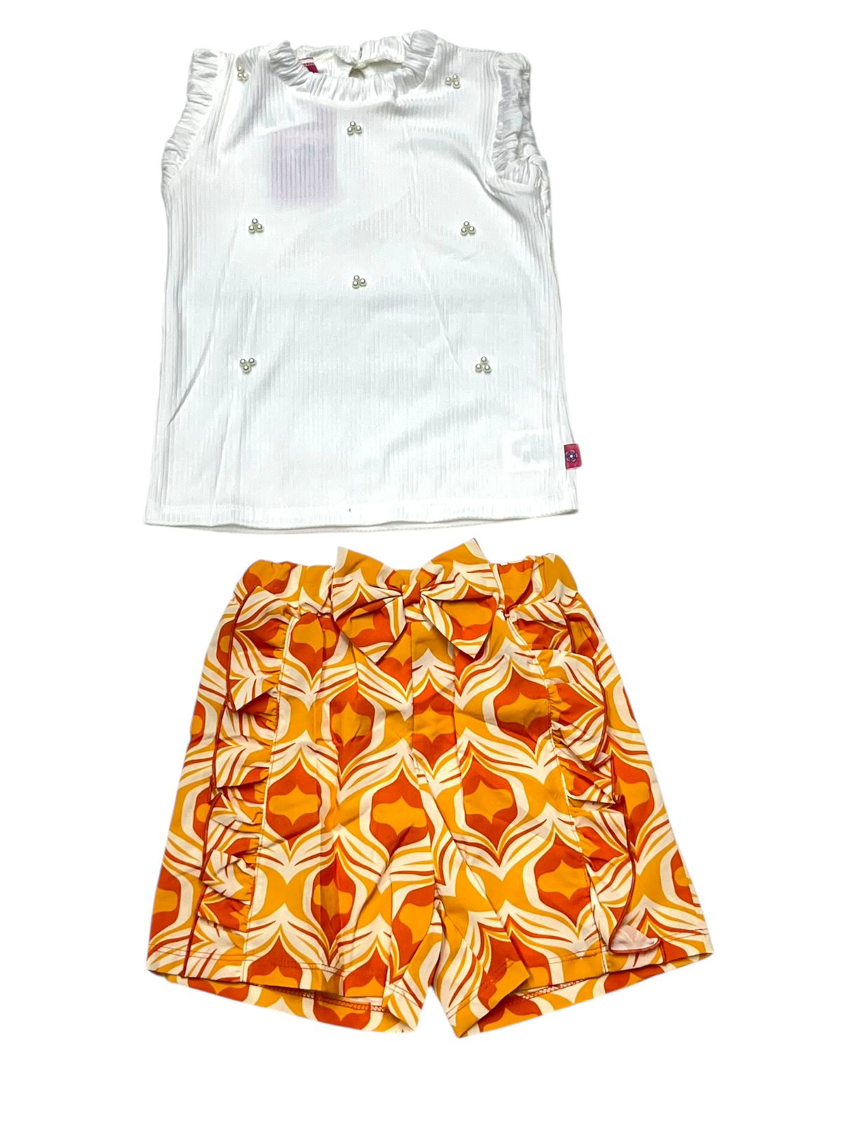 CONJ 2P BLUSA SIN MANGAS DETALLES DE PERLAS Y SHORT ESTAMPADO Y MOÑO