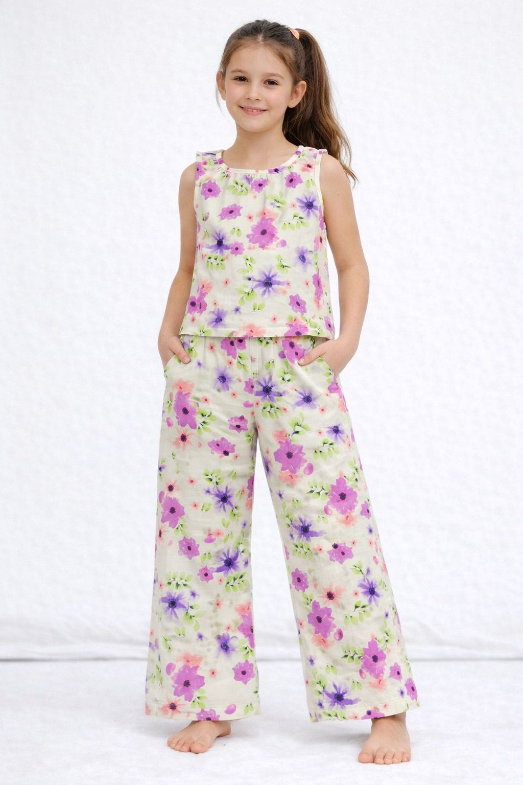 CONJ ESTAMPADO FLORES PARA NIÑAS CON TOP SIN MANGAS Y PANTALON JOGGER